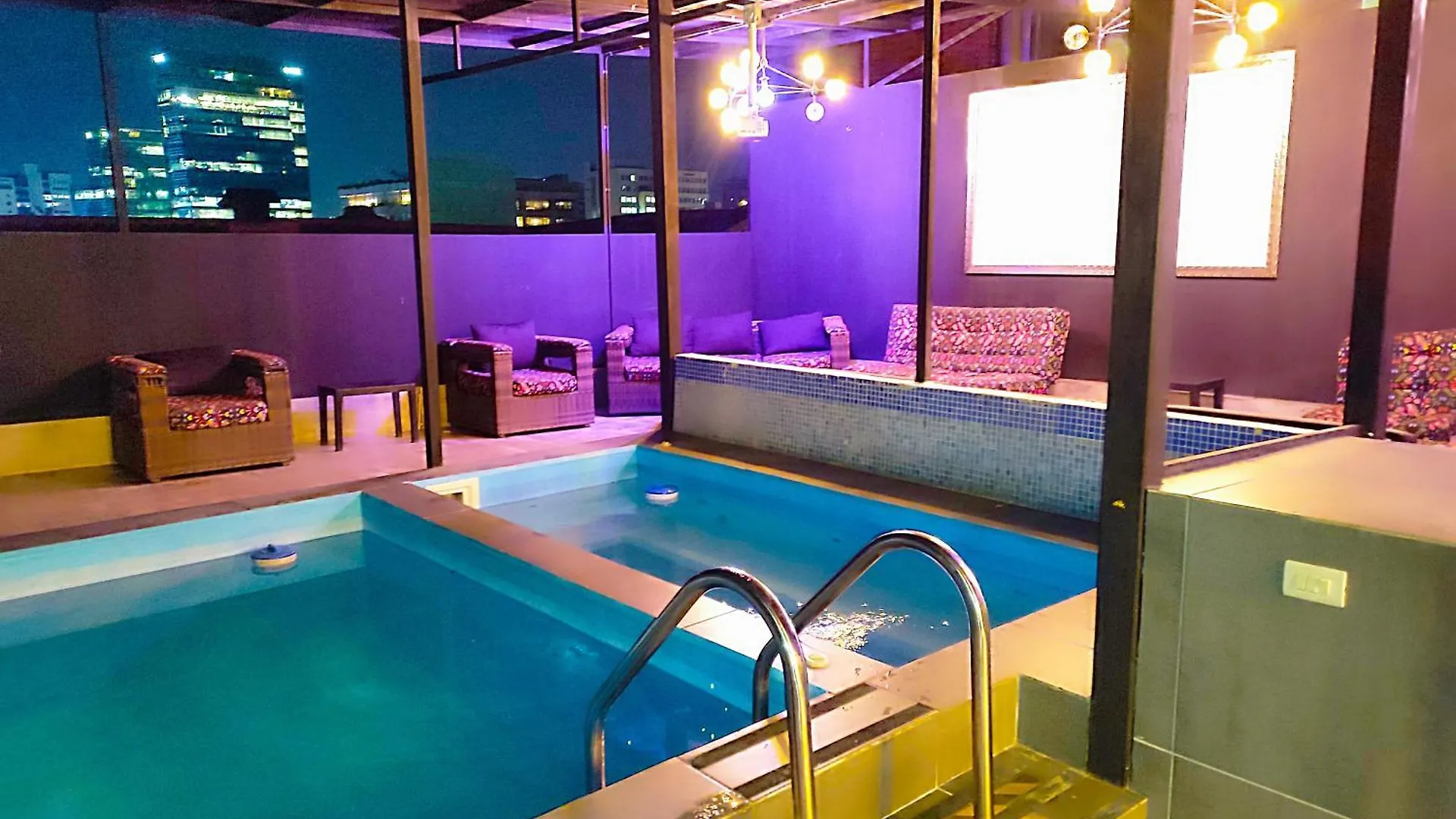 3 Bdrm Penthouse With Rooftop Pool And Jacuzzi At Poblado Medellin