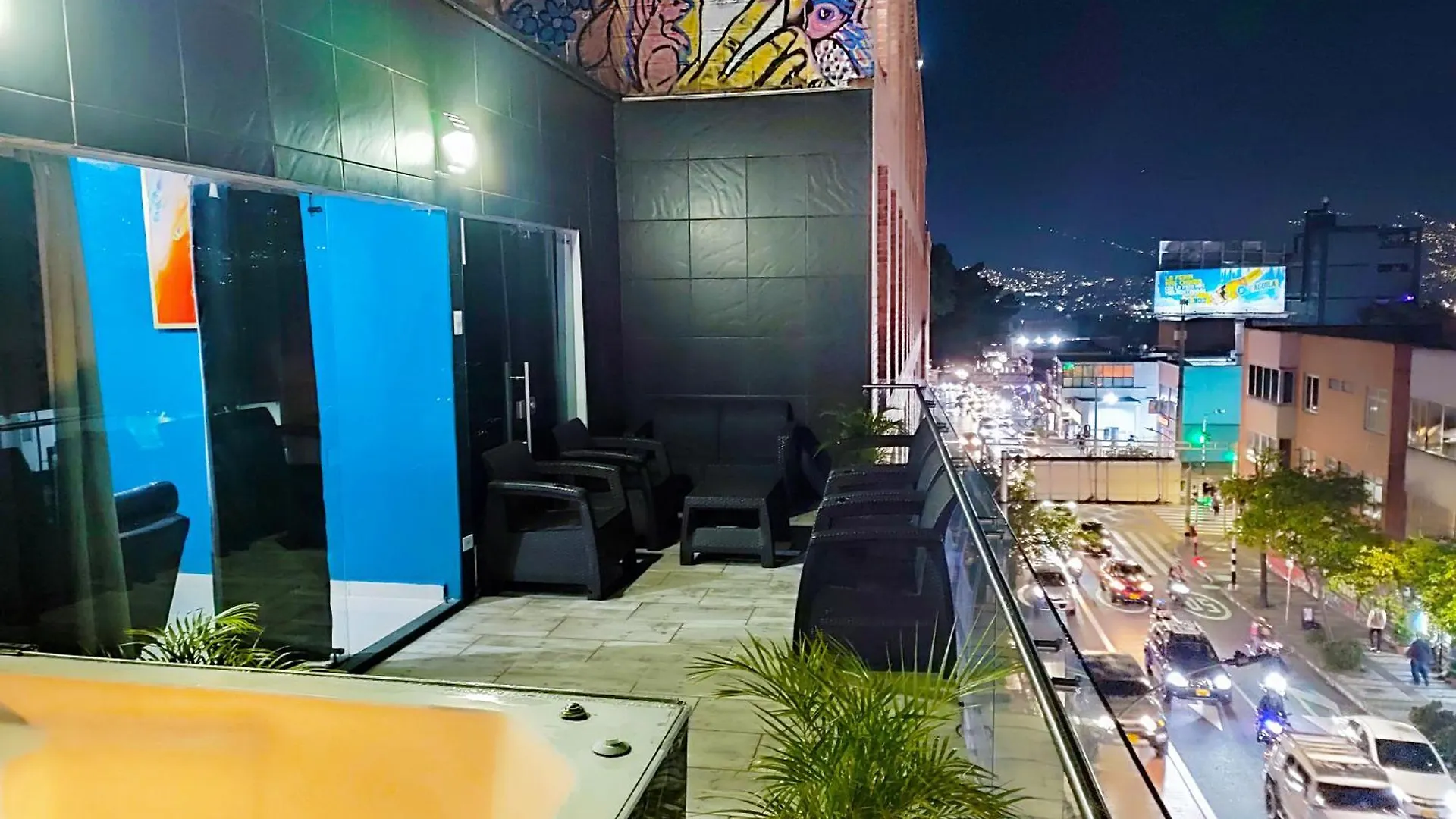 3 Bdrm Penthouse With Rooftop Pool And Jacuzzi At Poblado Medellin Colombia
