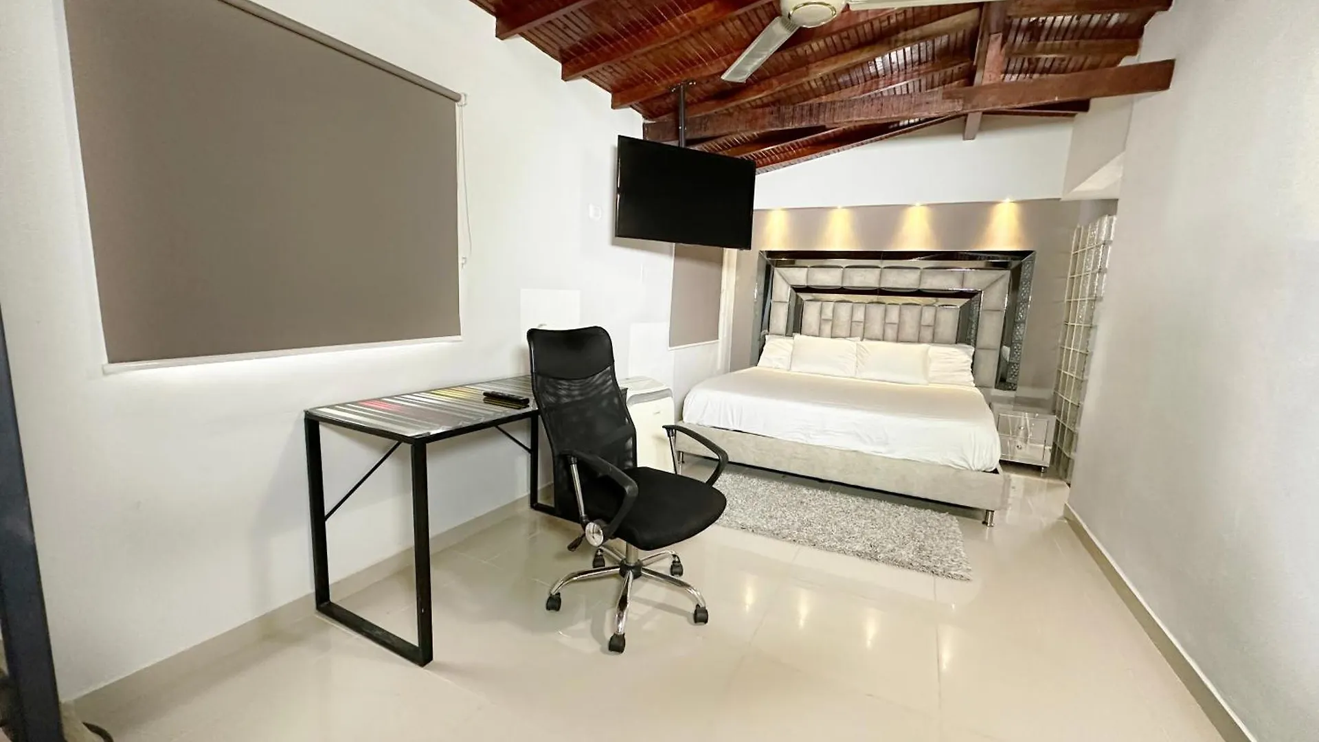 3 Bdrm Penthouse With Rooftop Pool And Jacuzzi At Poblado Medellin Apartment