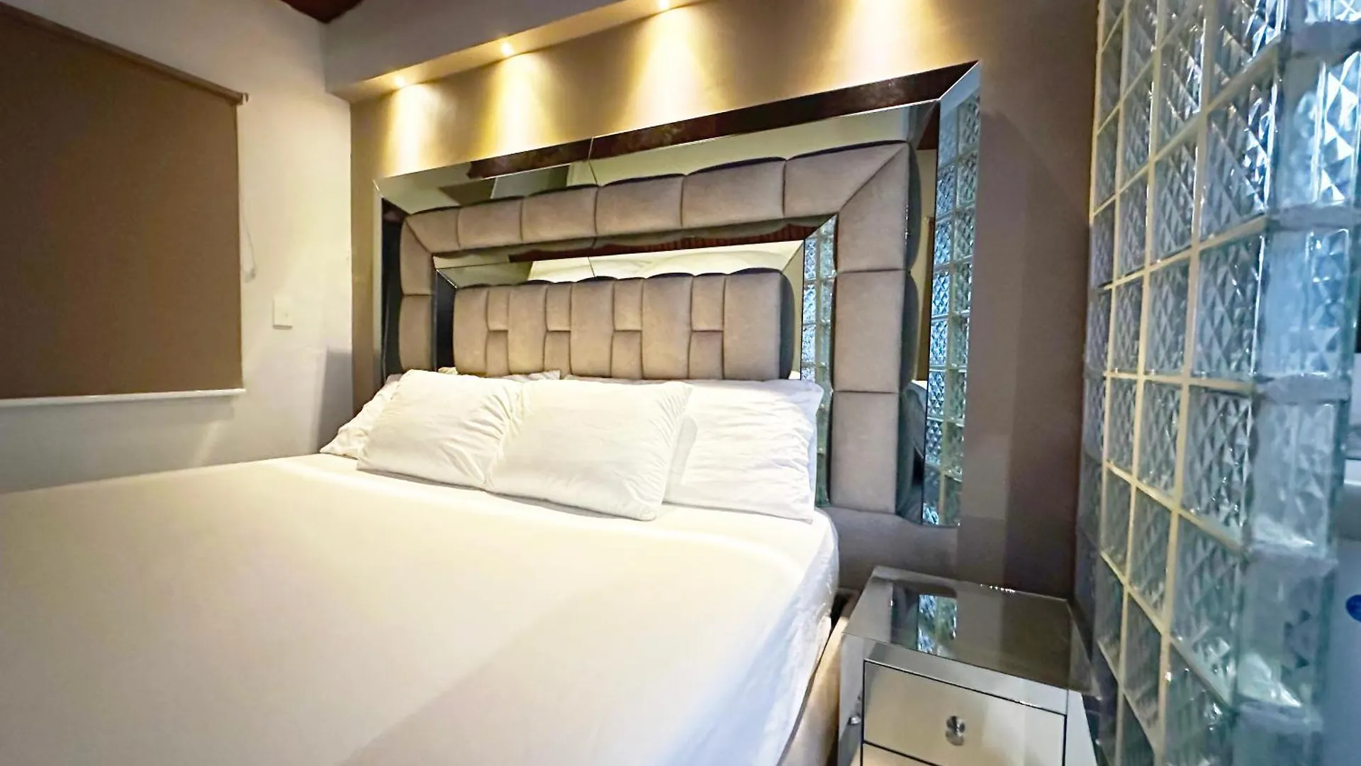 3 Bdrm Penthouse With Rooftop Pool And Jacuzzi At Poblado Medellín